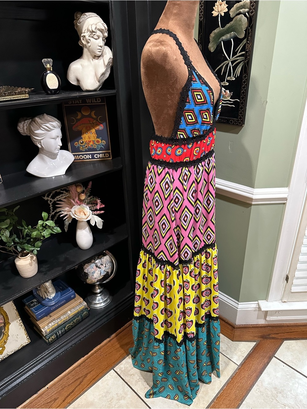 Alice + Olivia “Karolina” Crochet‑Trimmed Paneled Printed Crepe Maxi Dress - Picture 8 of 16